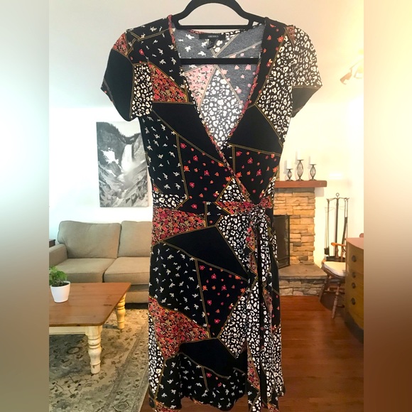 Stretchy faux wrap dress in patchwork pattern - Picture 1 of 3